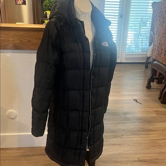 The North Face Long Black Puffer Jacket - Picture 2 of 4